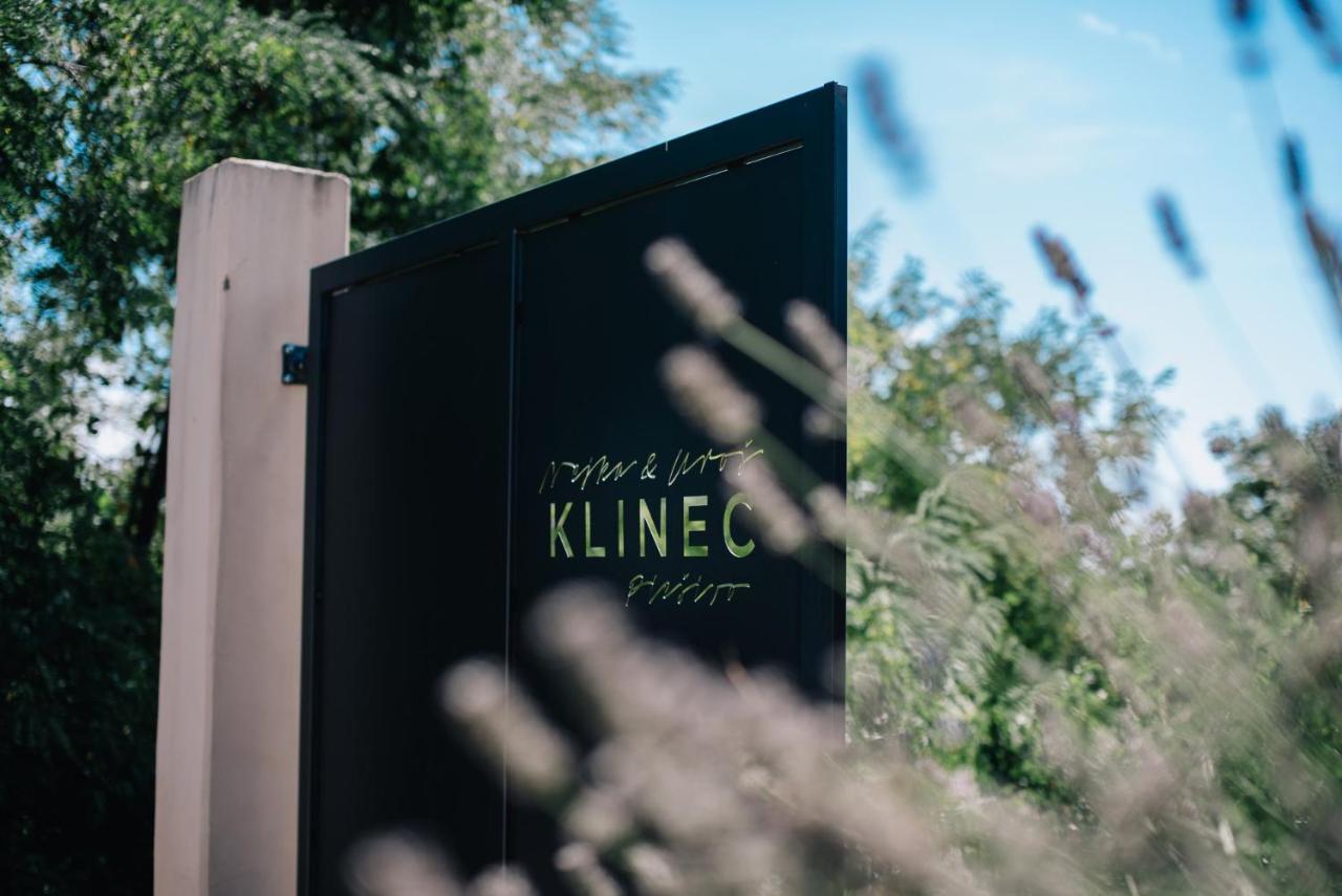 Klinec Plesivo Art Rooms Dobrovo Buitenkant foto
